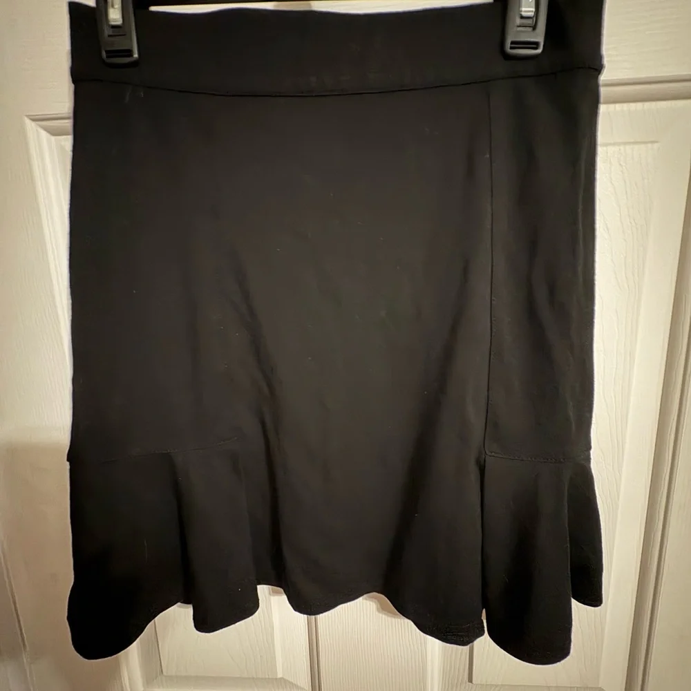 Max Studio Black Midi Skirt,‎ small